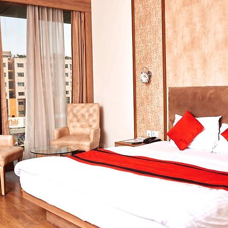 All - Fresco Hotel Calcutta  Esterno foto